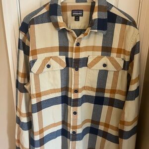 Men’s Patagonia Fjord flannel Plaid Shirt size medium very good condition